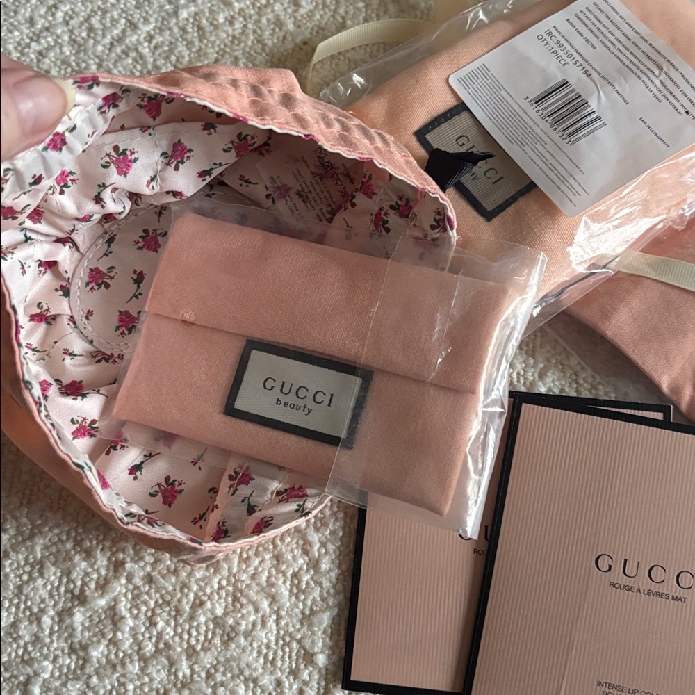 VIP Gucci Beauty Pochette Set in Iconic Floral Print - New!